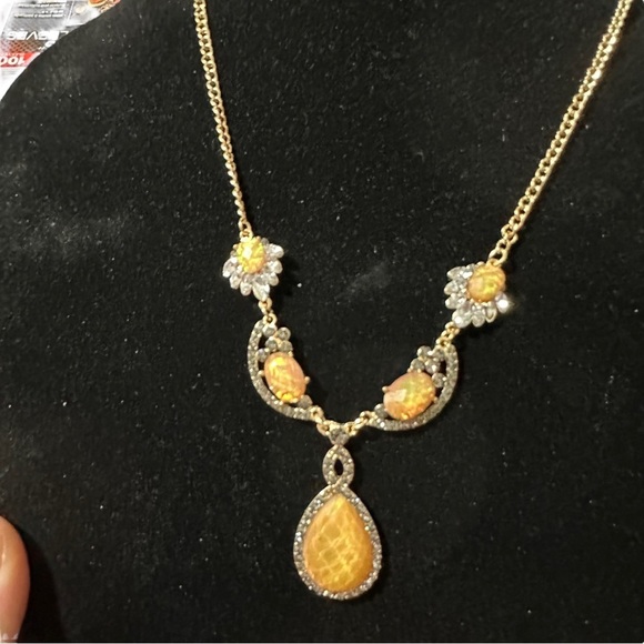 Elegant Gold Tone 5 Glass Pendants Flowers Half Moons Tear Drop Necklace 20” EUC - Picture 3 of 10